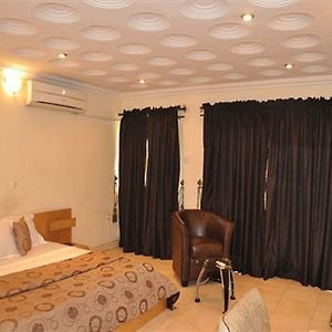 Solitude Hotel Yaba